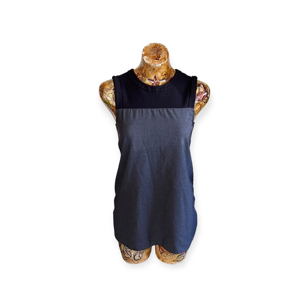 Theory top gray black small side pockets size 6 small sleeveless
